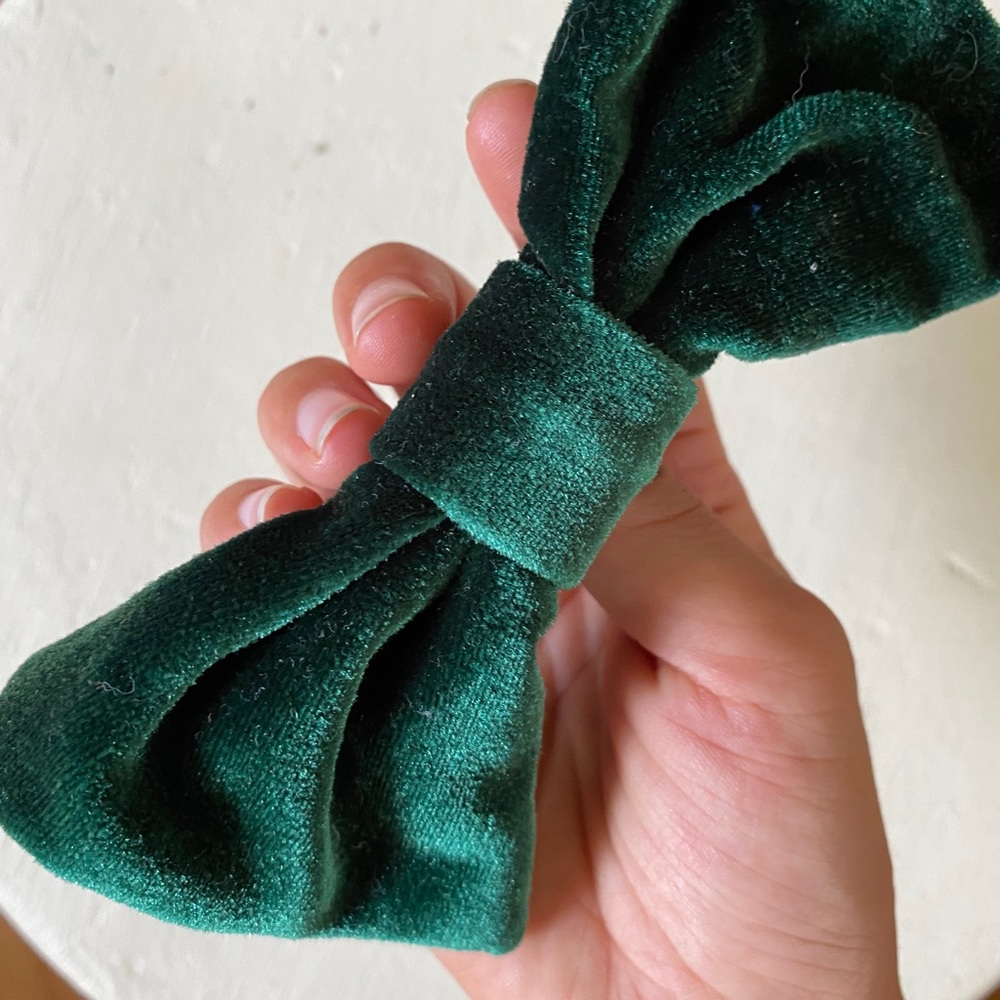 Velvety green hair bow clip